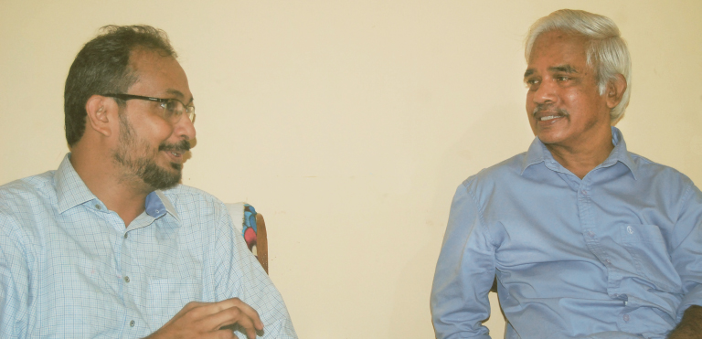 ഇ സന്തോഷ്കുമാറും എം കെ ശ്രീകുമാറും